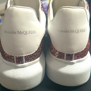 Alexander MCqueens ek 39(9 in women ) wore once